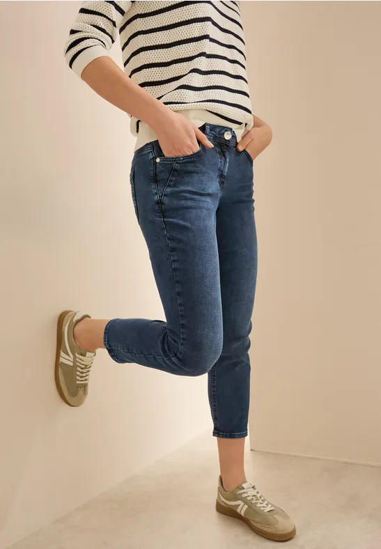 Jeans im Casual Fit mit schmalem Bein