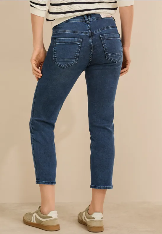 Jeans im Casual Fit mit schmalem Bein