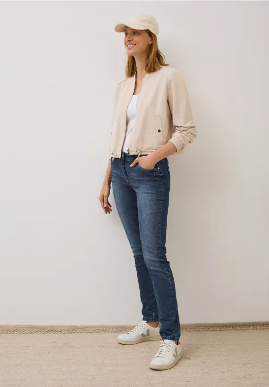 Jeans im Casual Fit mit schmalem Bein