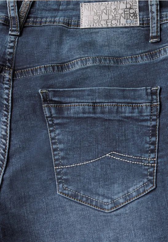 Jeans im Casual Fit mit schmalem Bein