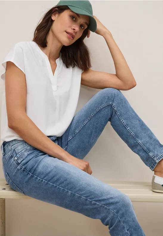 Jeans im Casual Fit mit schmalem Bein