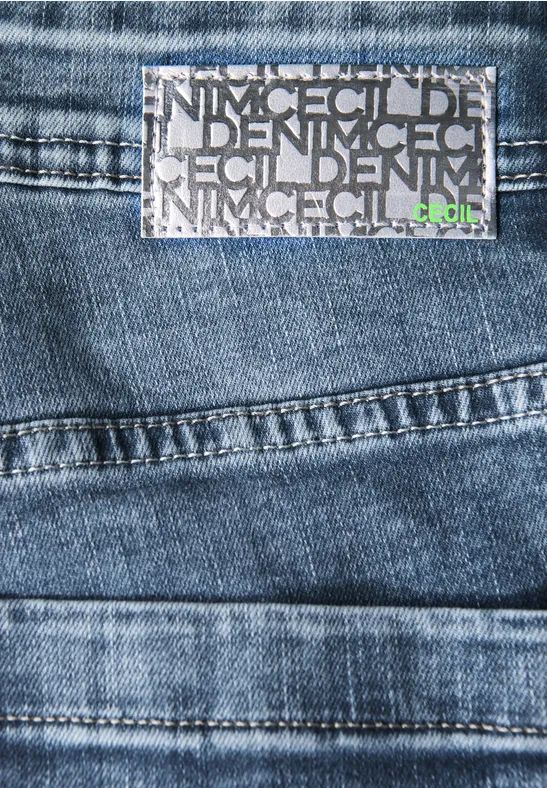 Jeans im Casual Fit mit schmalem Bein