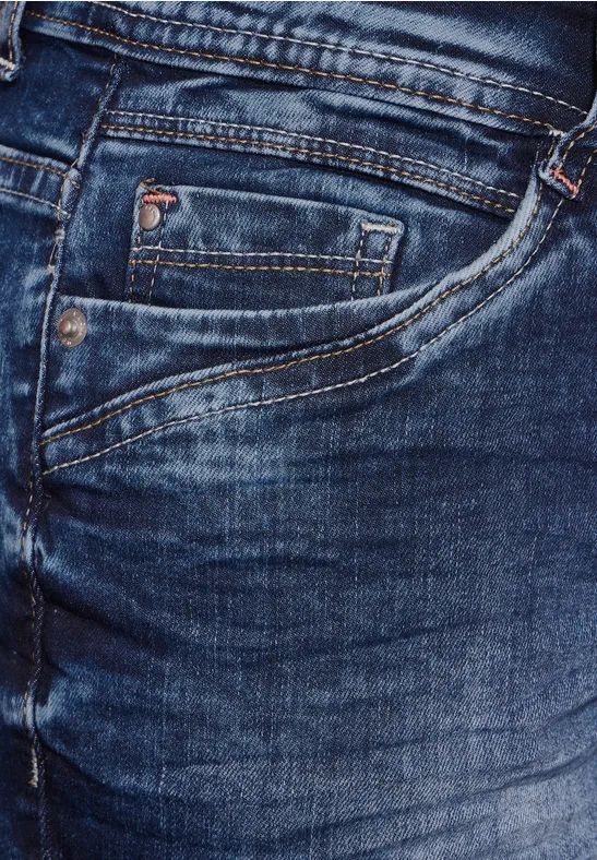 Jeans im Casual Fit mit schmalem Bein
