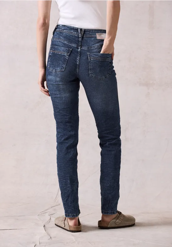 Jeans im Casual Fit mit schmalem Bein