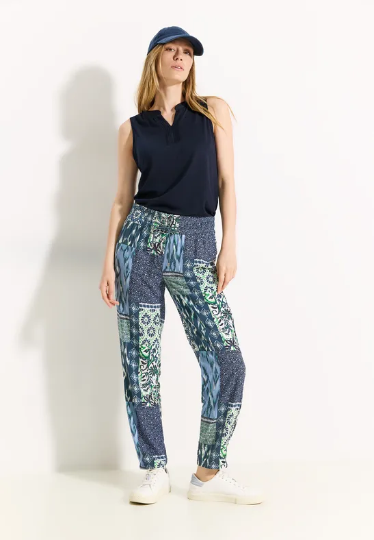 Joggpants mit Patchwork-Print und lockerer Passform