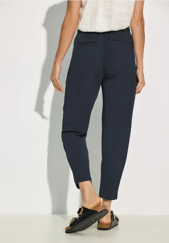 Lässige Jerseyhose mit schmal zulaufendem Bein