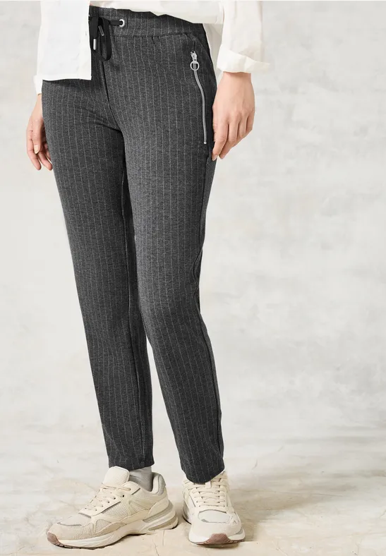 Lässige Pinstripe-Stretchhose mit bequemer Passform
