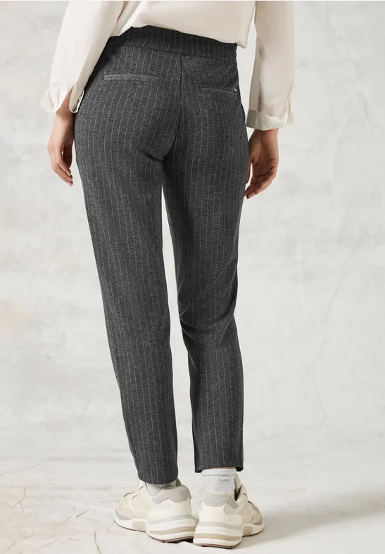Lässige Pinstripe-Stretchhose mit bequemer Passform
