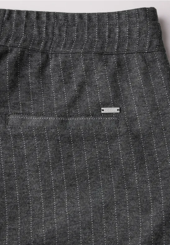 Lässige Pinstripe-Stretchhose mit bequemer Passform