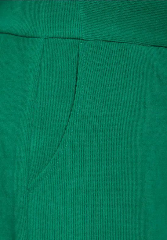 Cordhose im Loose Fit in Grün