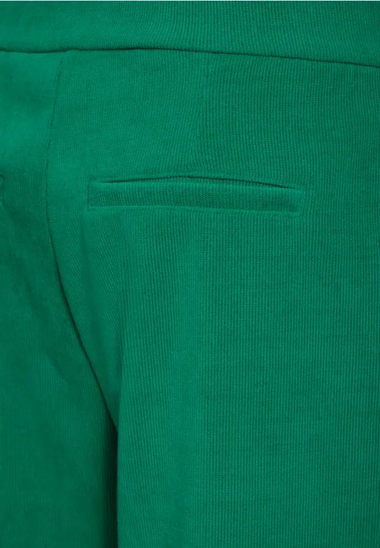 Cordhose im Loose Fit in Grün
