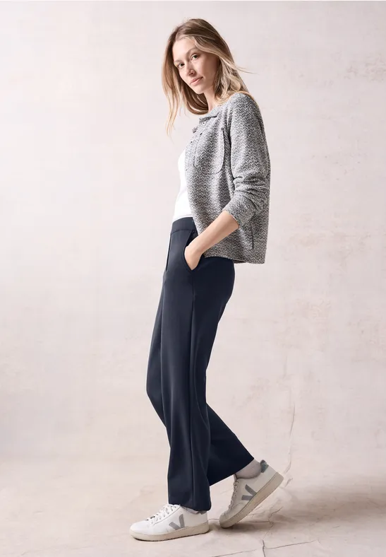 Weite Hose mit geradem Bein