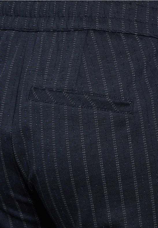 Schmale Nadelstreifenhose mit Gummibund