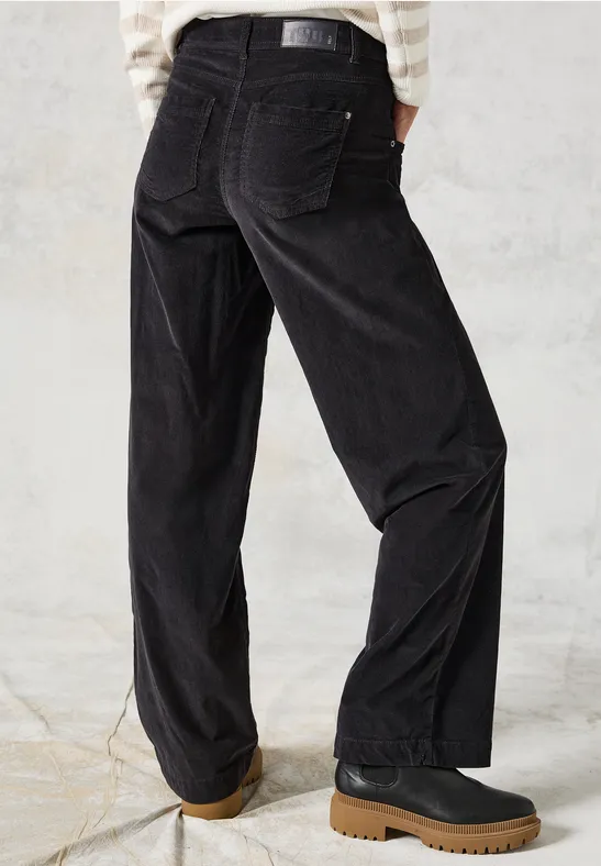 Cordhose für Damen im lockeren Schnitt