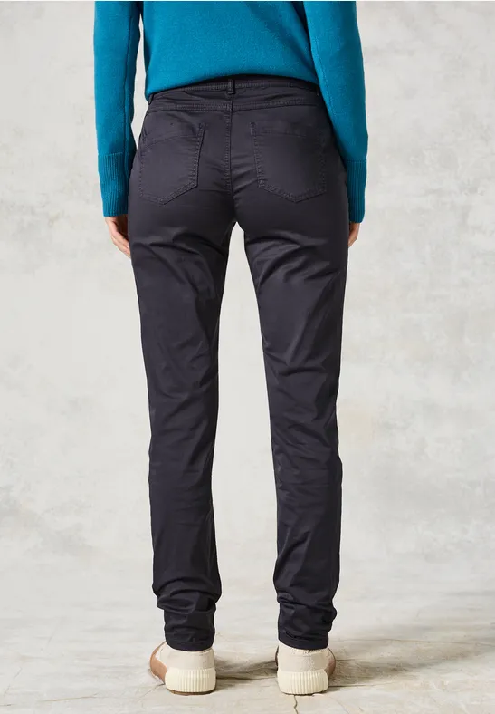 Schmale Chino-Hose mit Knopfleiste