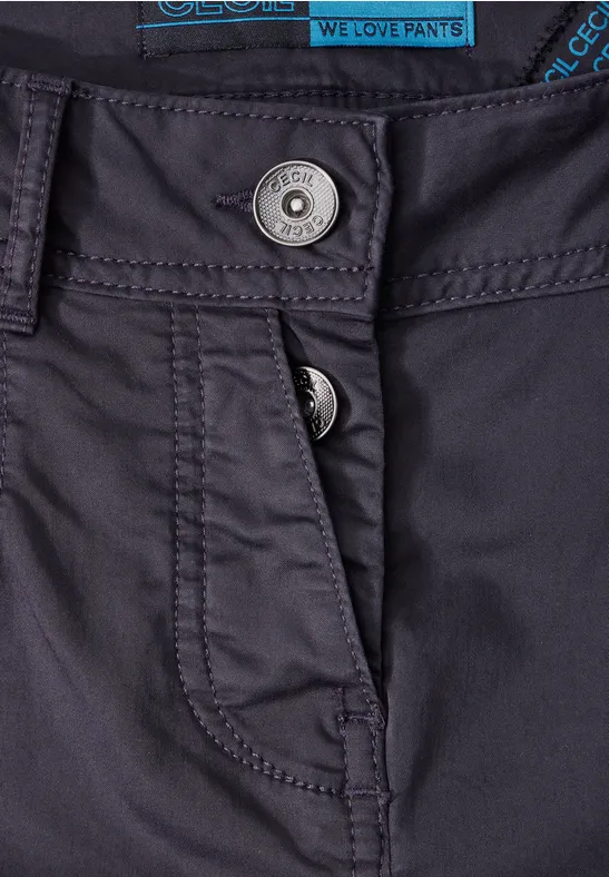 Schmale Chino-Hose mit Knopfleiste