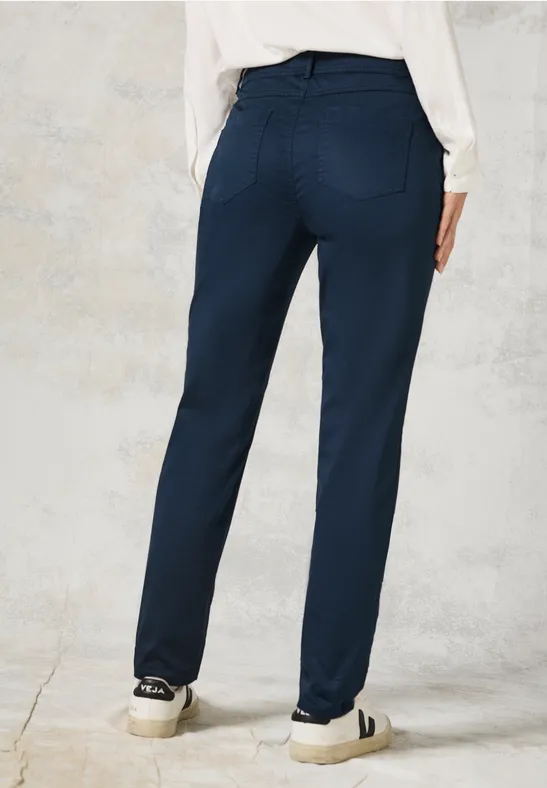 Schlanke Hose mit hoher Taille