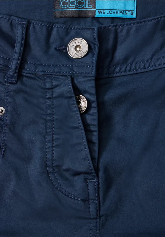 Schlanke Hose mit hoher Taille