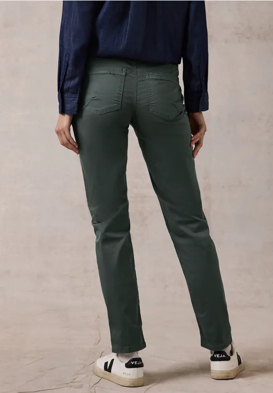 Grüne Chino-Hose in lässiger Passform
