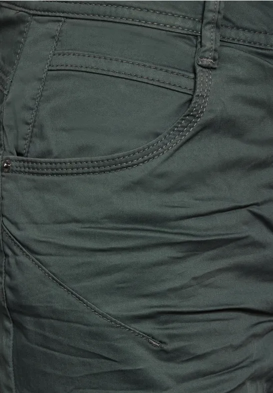 Grüne Chino-Hose in lässiger Passform