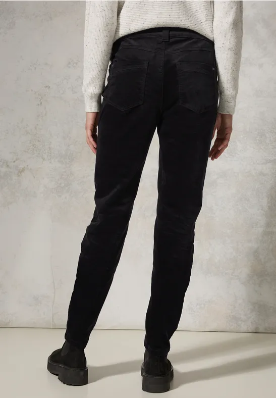 Schmale Samthose