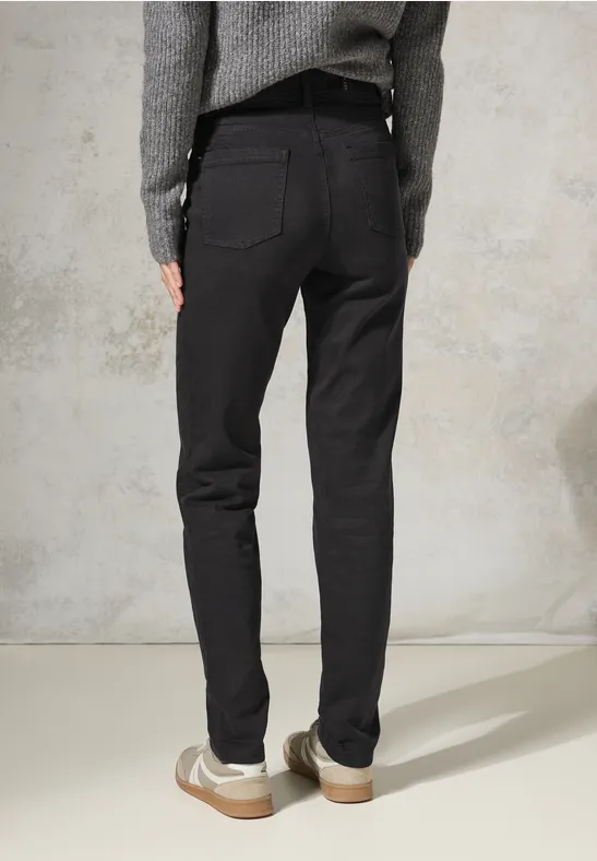 Schlanke Hose mit hoher Taille