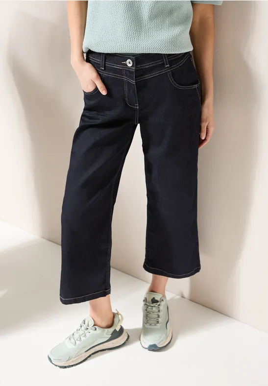 Cropped Jeans mit weitem Bein