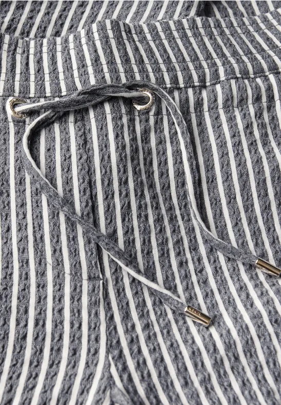 Gestreifte Seersucker Hose mit weitem Bein