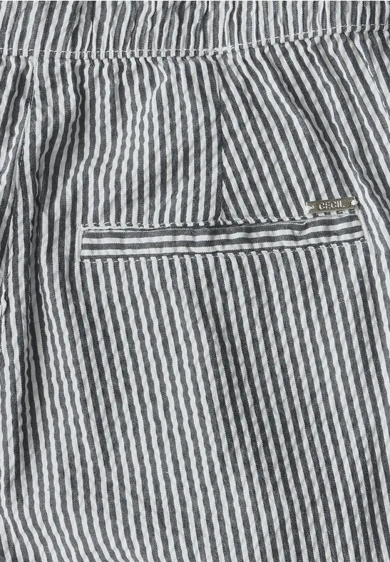 Gestreifte Seersucker Hose mit weitem Bein