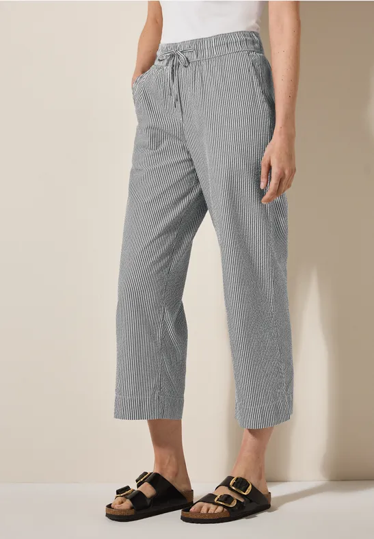 Gestreifte Seersucker-Hose mit Kordelzug