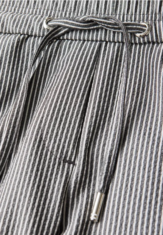Gestreifte Seersucker-Hose mit Kordelzug