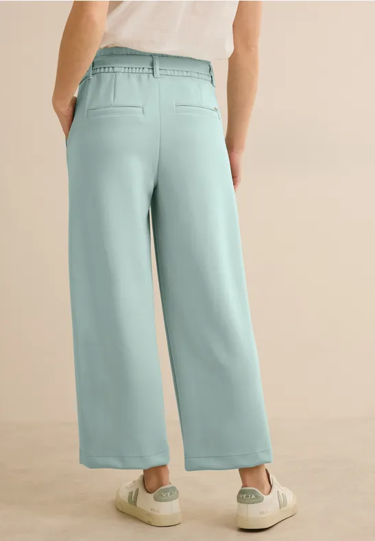 Weite, Cropped Hose mit Bindegürtel