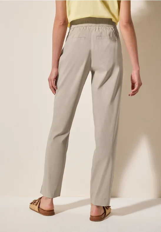 Hose mit Kordelzug und lässiger Passform