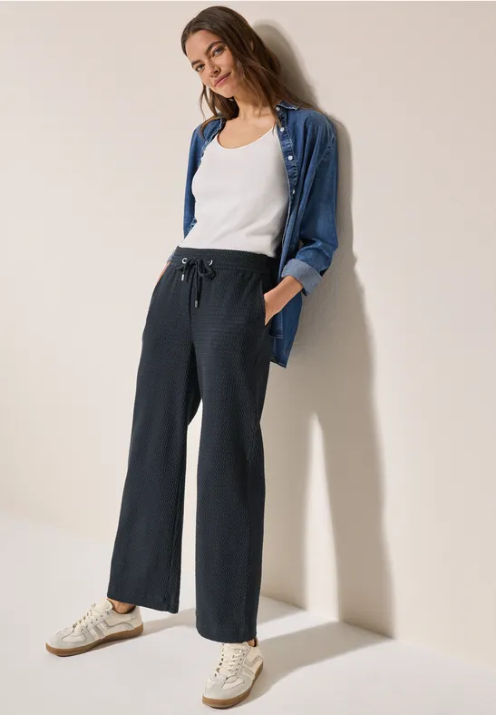 Weite Loungehose mit Struktur