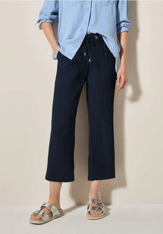 Weite strukturierte Cropped-Hose