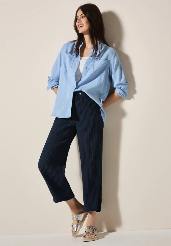 Weite strukturierte Cropped-Hose