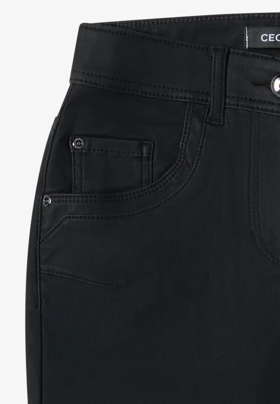 Beschichtete, schmal geschnittene Hose in Schwarz