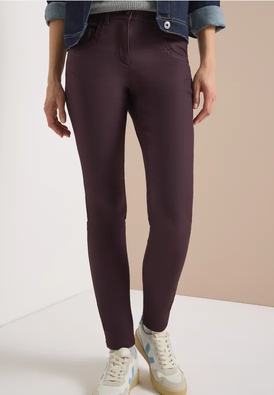 Schlanke Hose im Leder-Look