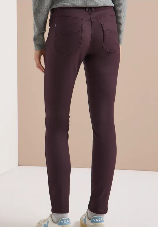 Schlanke Hose im Leder-Look