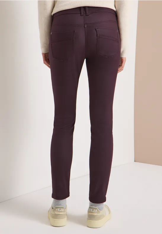 Schlanke Hose im Leder-Look