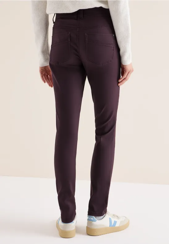 Schlanke Hose im Leder-Look