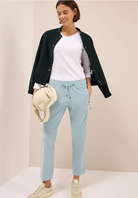 Cordhose im Casual Fit mit Reißverschlusstaschen