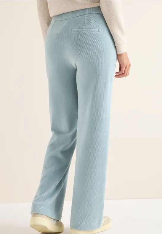 Cordhose mit weitem Bein