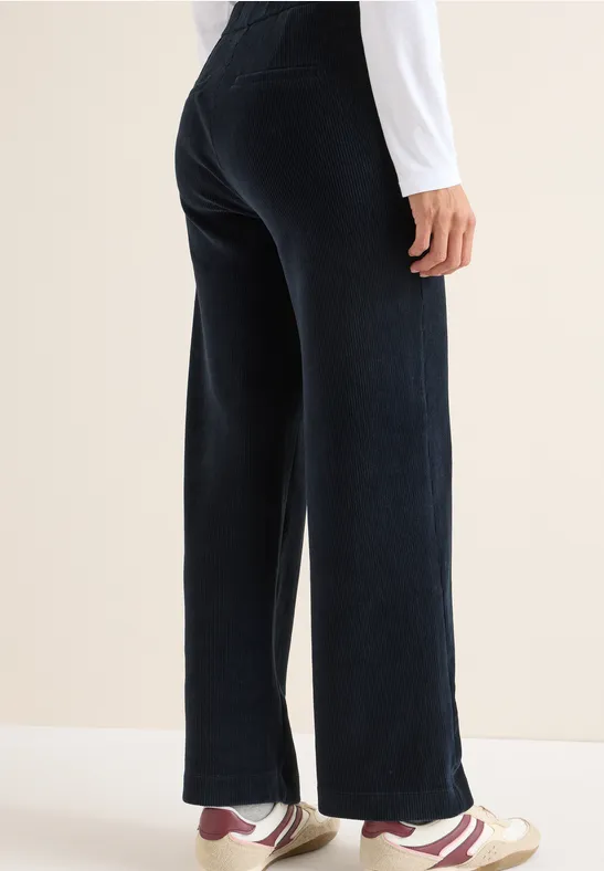 Cordhose mit weitem Bein