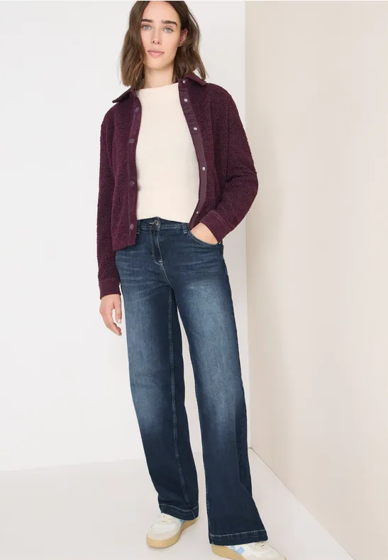 Weit geschnittene Jeans in dunkler Waschung