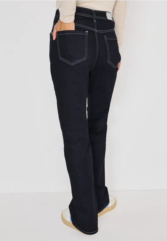 Bootcut-Jeans mit Kontrastnähten