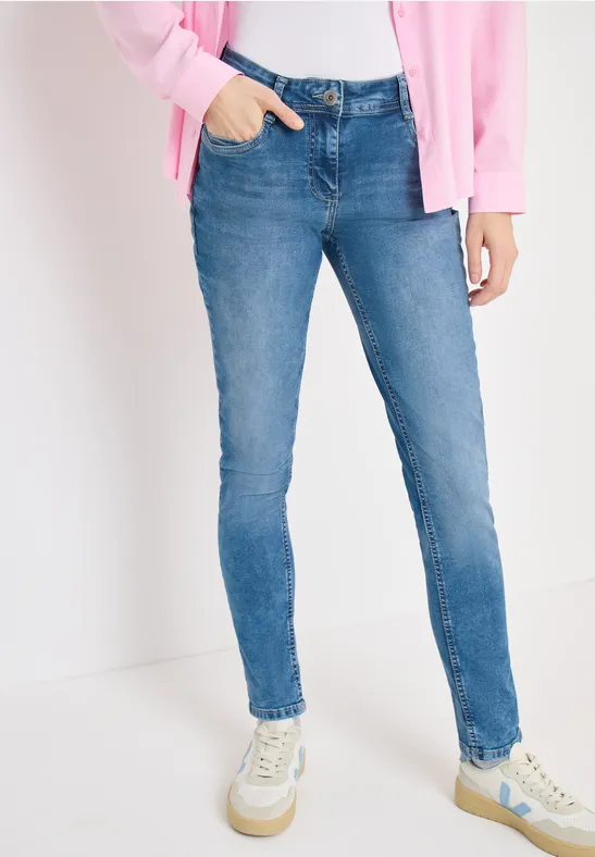 Jeans mit geradem Bein und dunkler Waschung