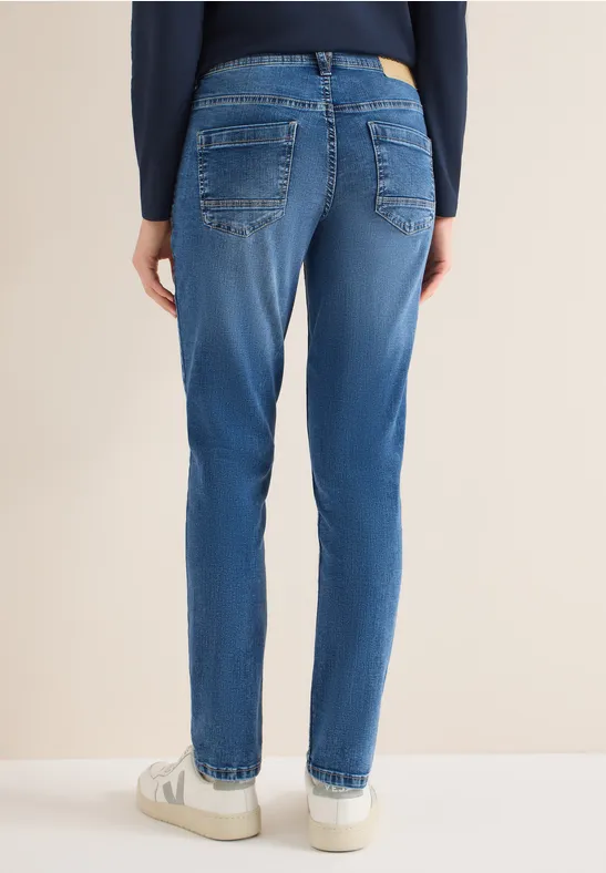 Jeans mit geradem Bein und dunkler Waschung