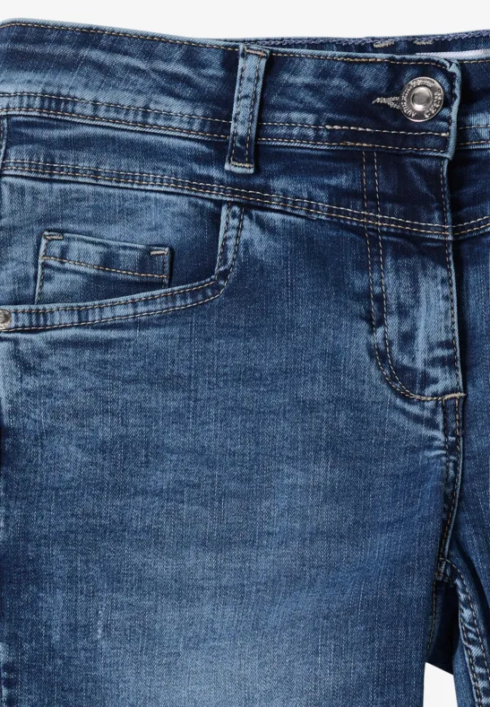 Jeans mit geradem Bein und dunkler Waschung