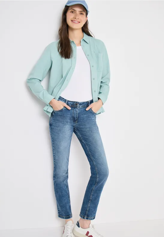 Jeans mit geradem Bein und dunkler Waschung